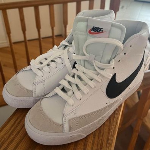 NIKE BLAZER MID 77 NEVER WORN - Picture 2 of 4